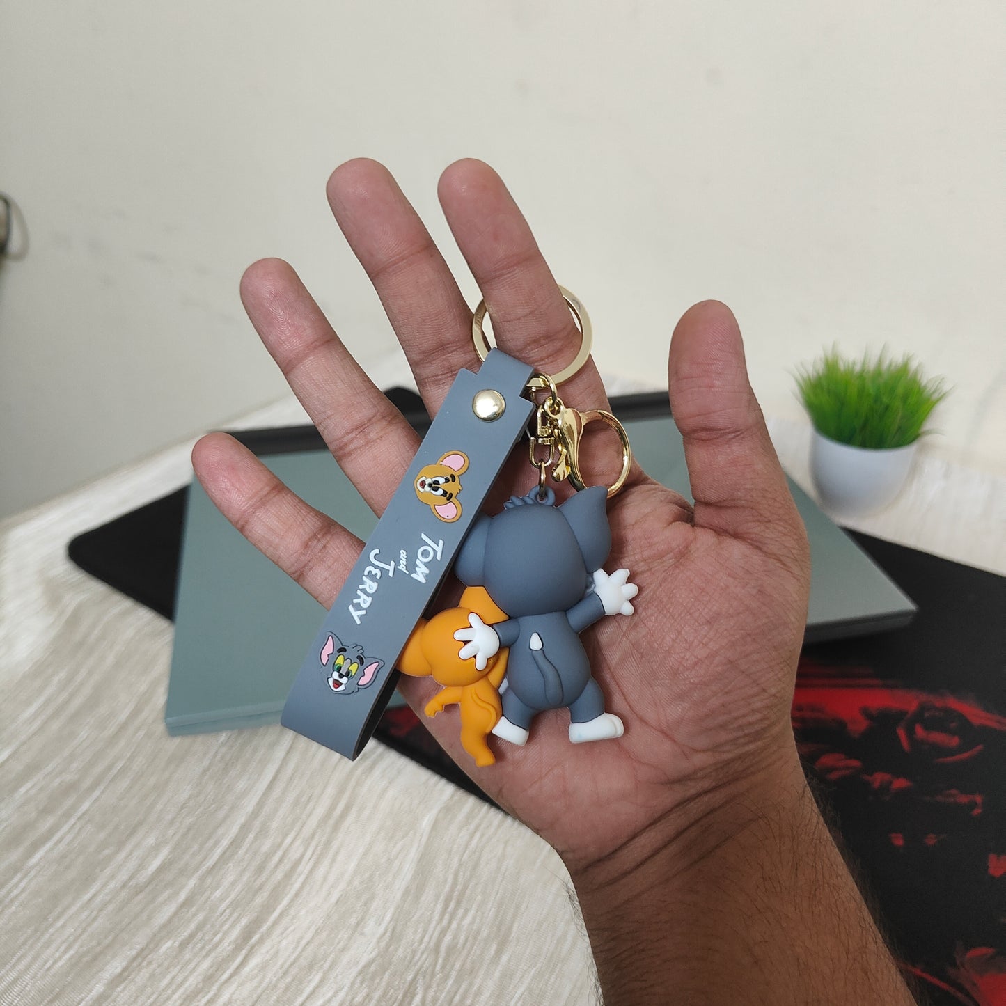 Tom and Jerry – Waving Hello Duo Keychain - Otaku Haven