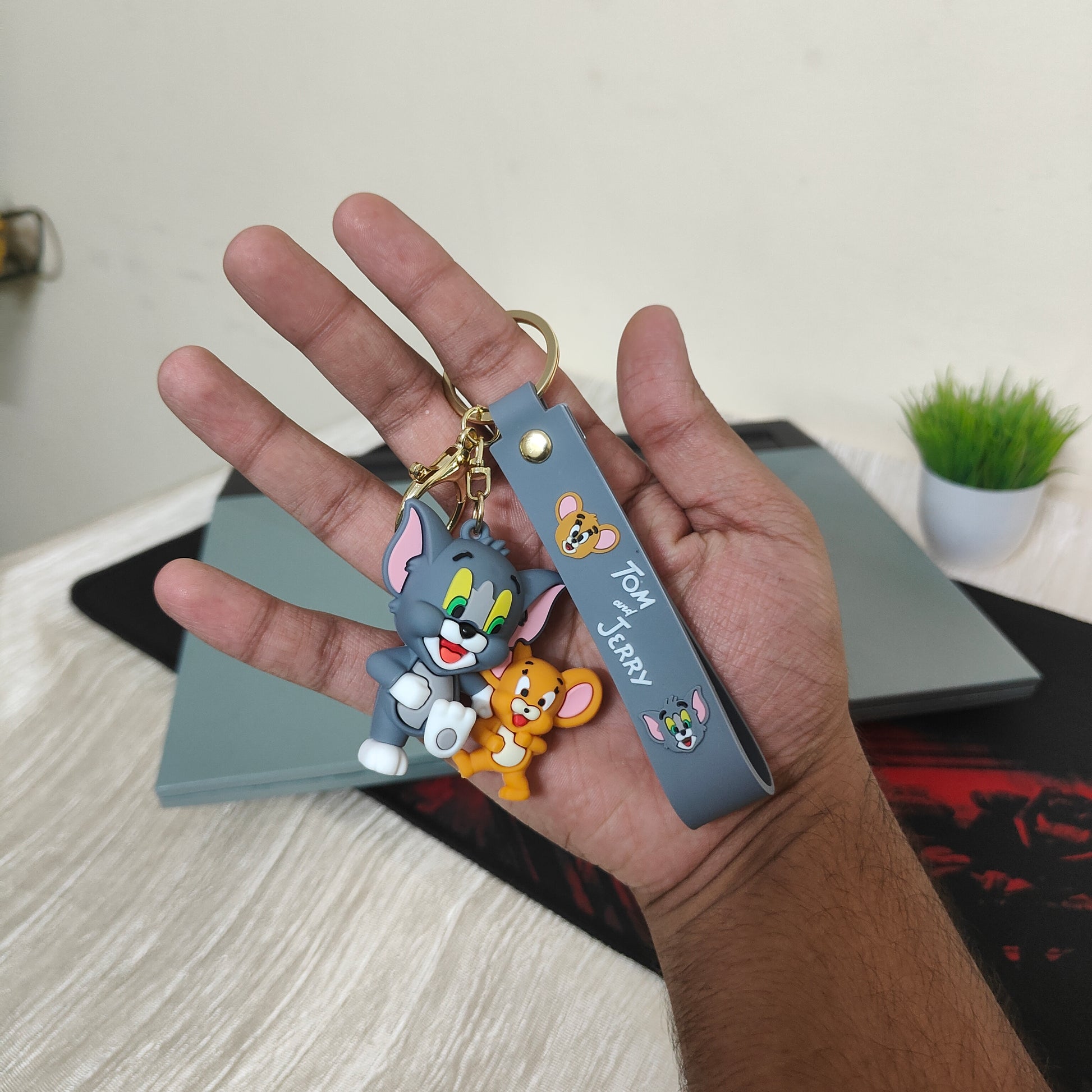 Tom and Jerry – Side-by-Side Stroll Duo Keychain - Otaku Haven