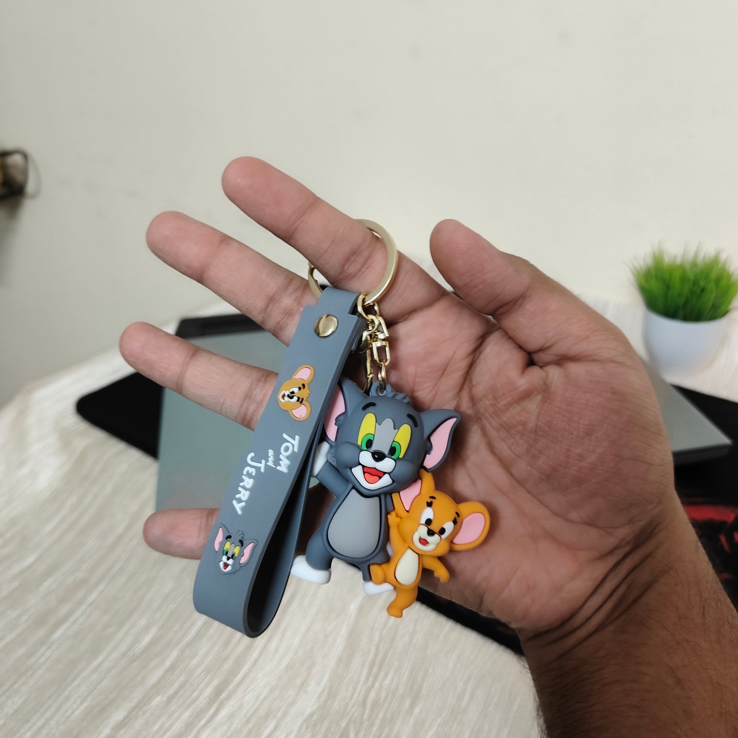 Tom and Jerry – Waving Hello Duo Keychain - Otaku Haven