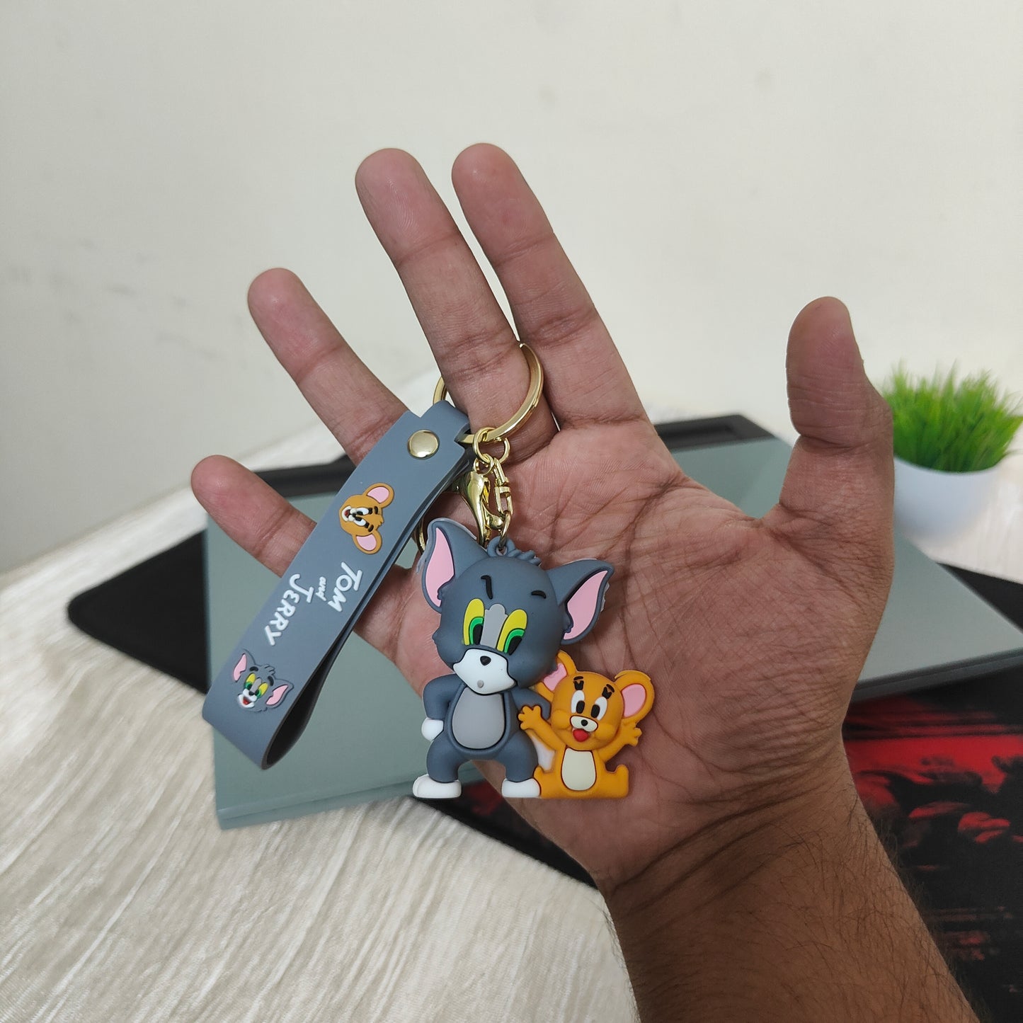 Tom and Jerry – Mischief & Smiles Duo Keychain - Otaku Haven