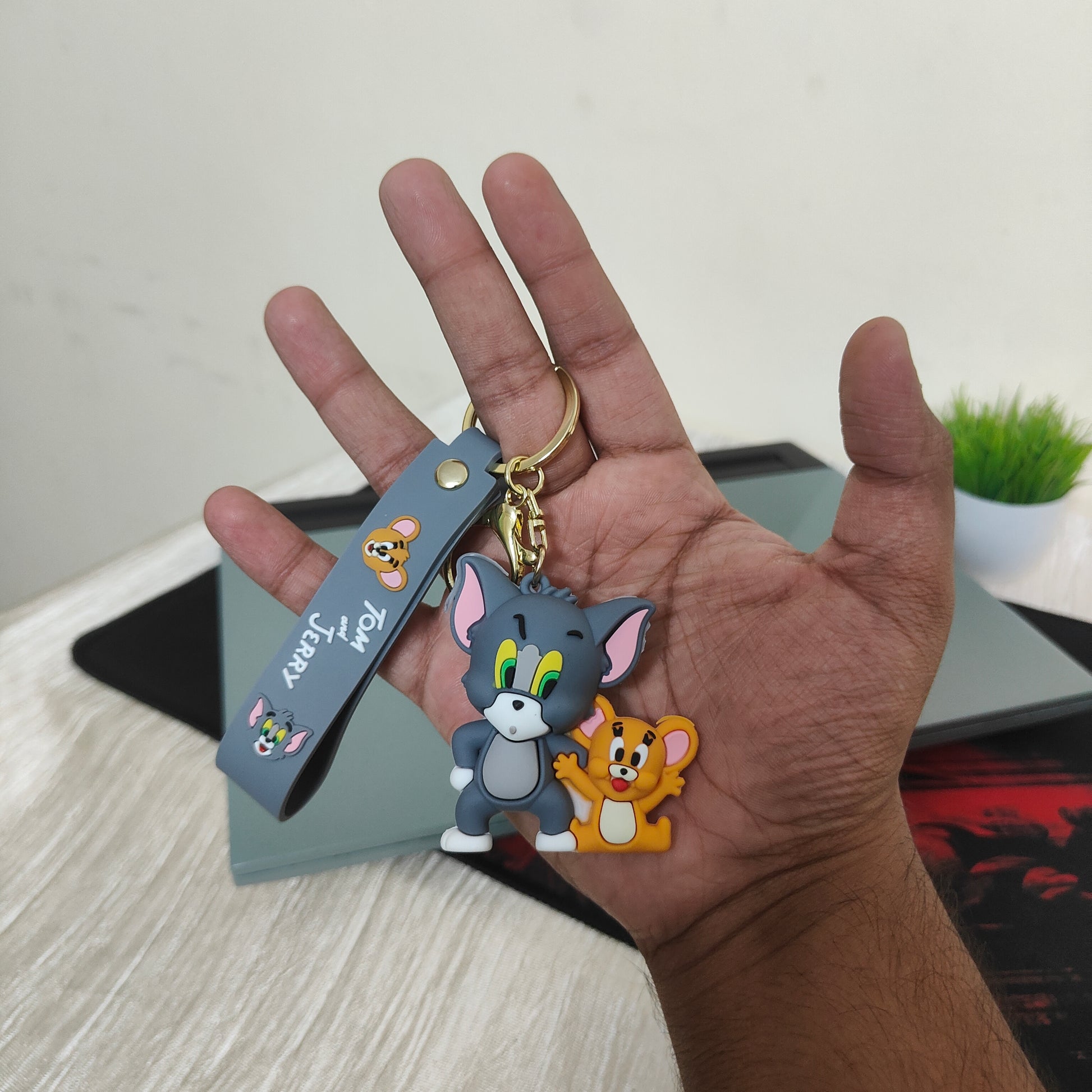 Tom and Jerry – Mischief & Smiles Duo Keychain - Otaku Haven