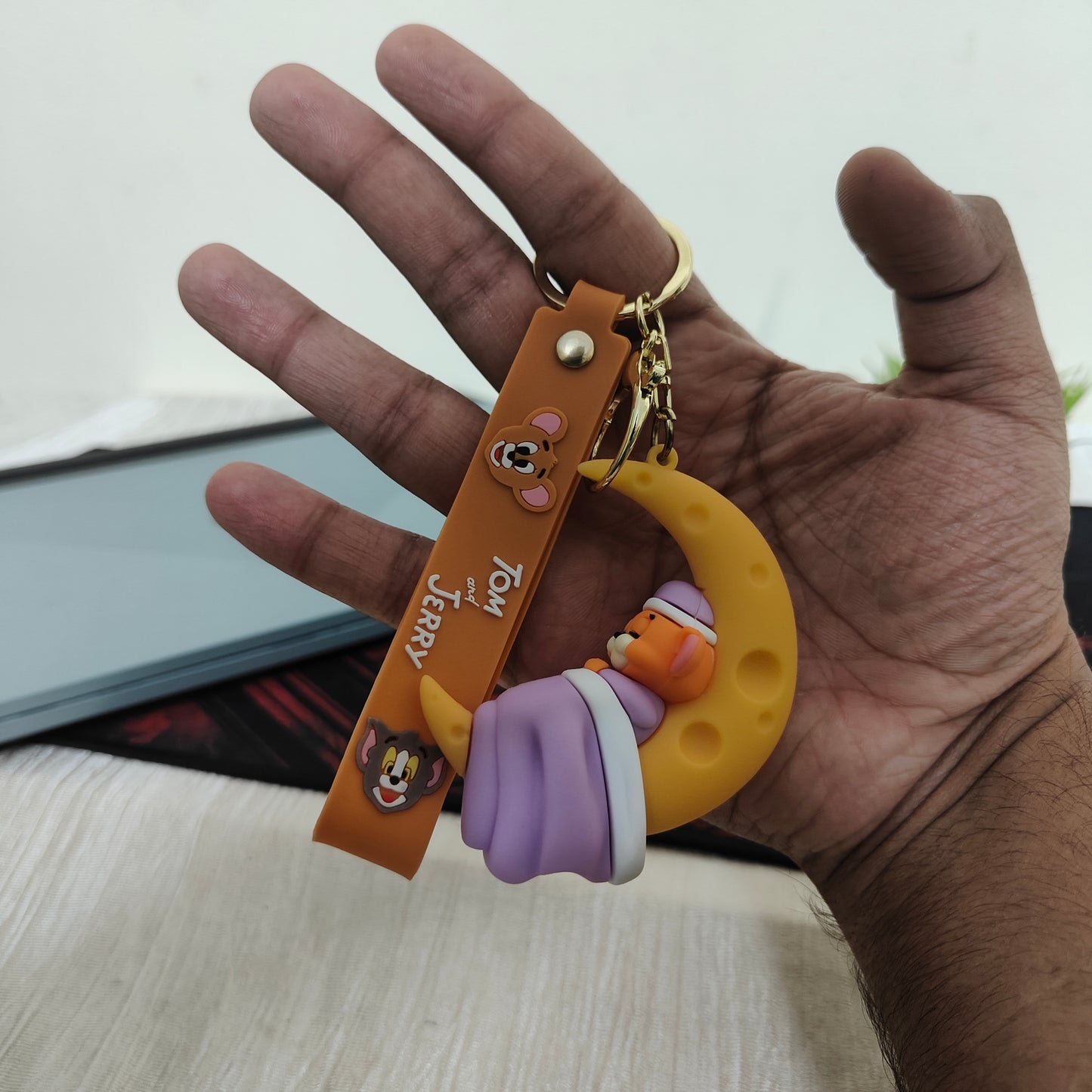 Jerry – Sweet Dreams on the Moon Keychain - Tom & Jerry (Multicolours) - Otaku Haven