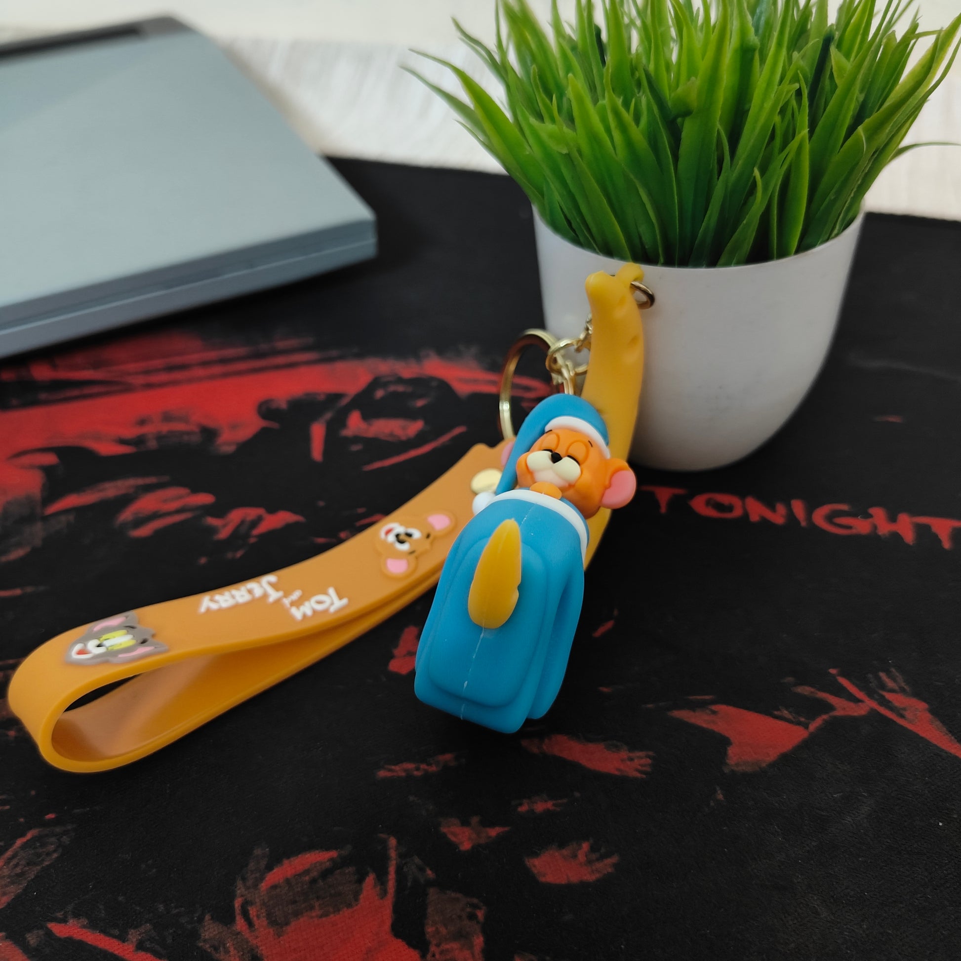 Jerry – Sweet Dreams on the Moon Keychain - Tom & Jerry (Multicolours) - Otaku Haven