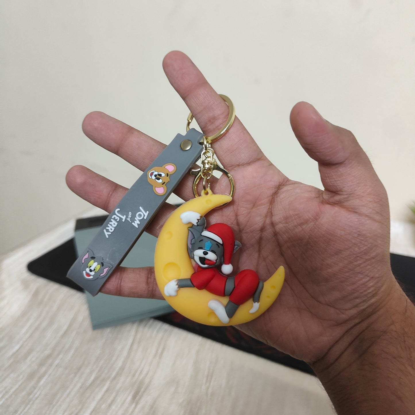 Tom – Moonlight Nap Keychain - Tom & Jerry (Multicolours) - Otaku Haven